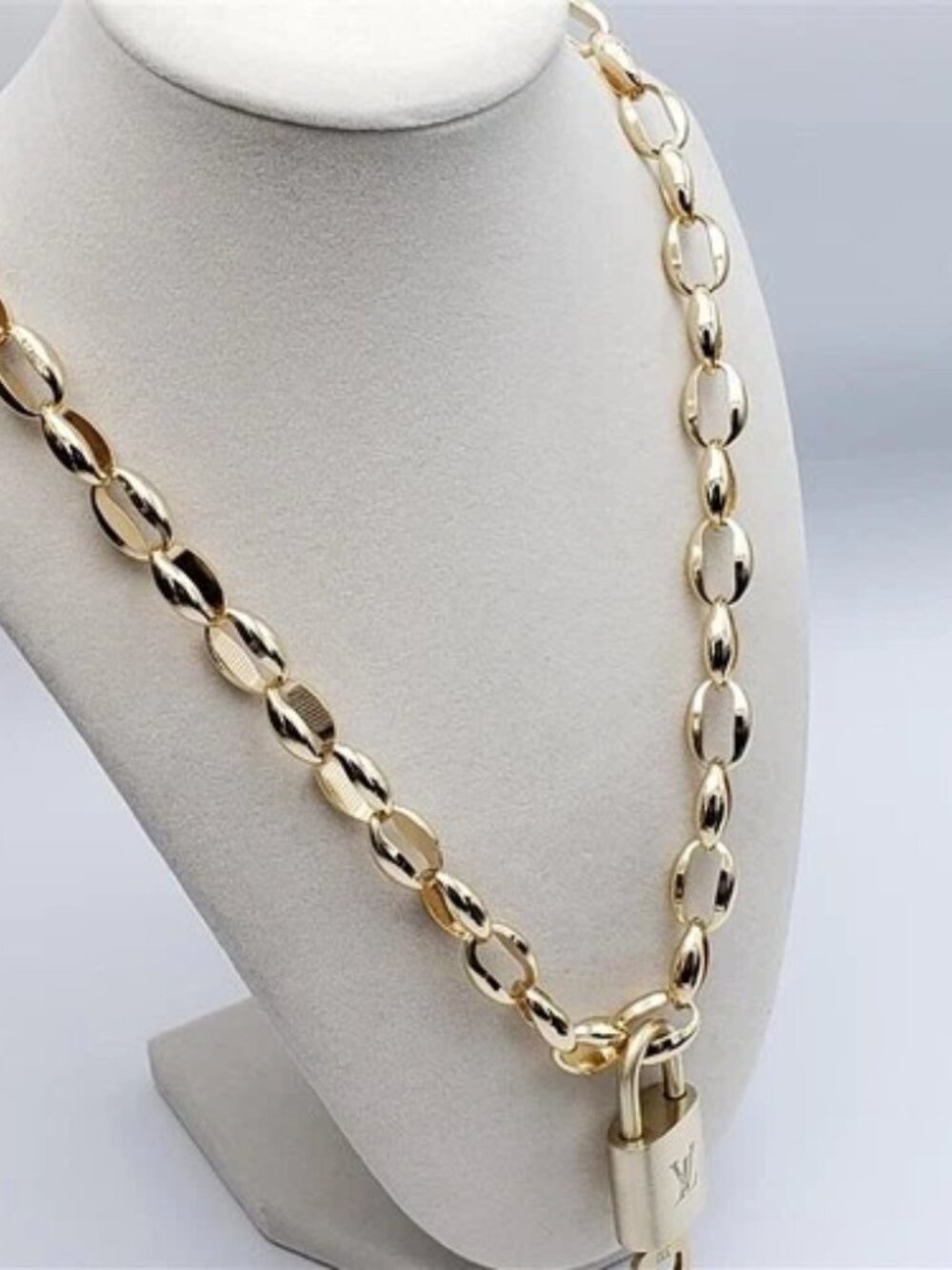 Gold-Plated Necklace with Authentic Louis Vuitton Padlock - Picture 2 of 9
